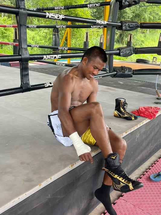 Buakaw Boxing Shoes For Bare Knuckle Fighting Championship Auction